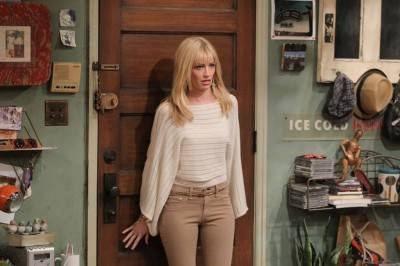 caroline 2 broke girls