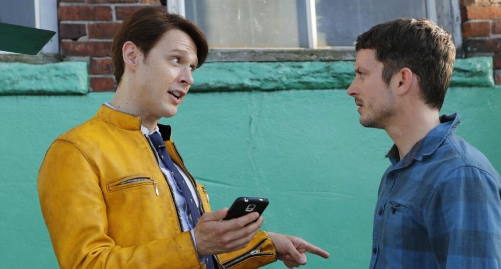 Dovete assolutamente vedere Dirk Gently, la sci-fi comedy che non ha avuto tempo di farsi conoscere