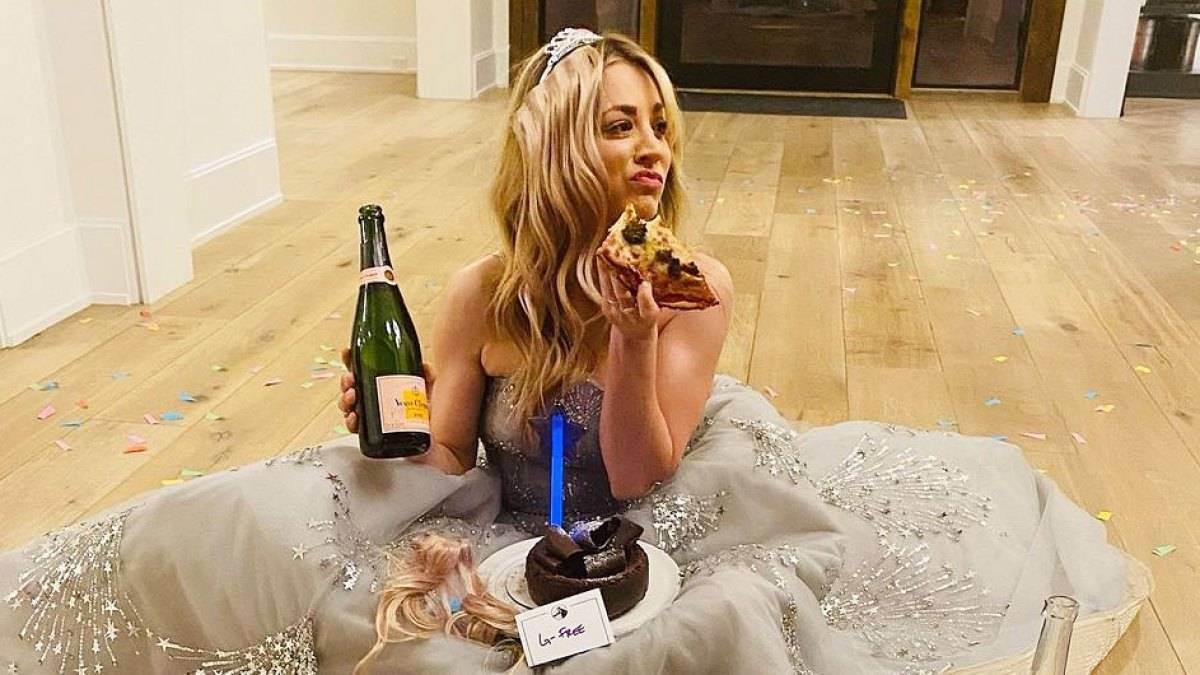 Kaley Cuoco perde ai Golden Globes e si consola a modo suo [FOTO]