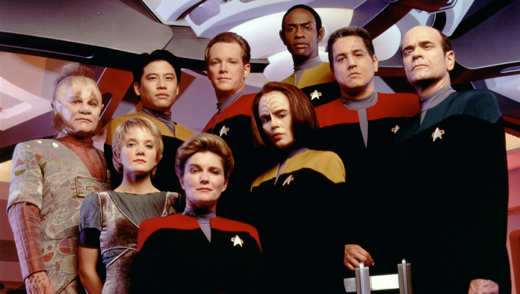 La ciurma al completo di Star Trek: Voyager, spin-off dell'iconica serie tv