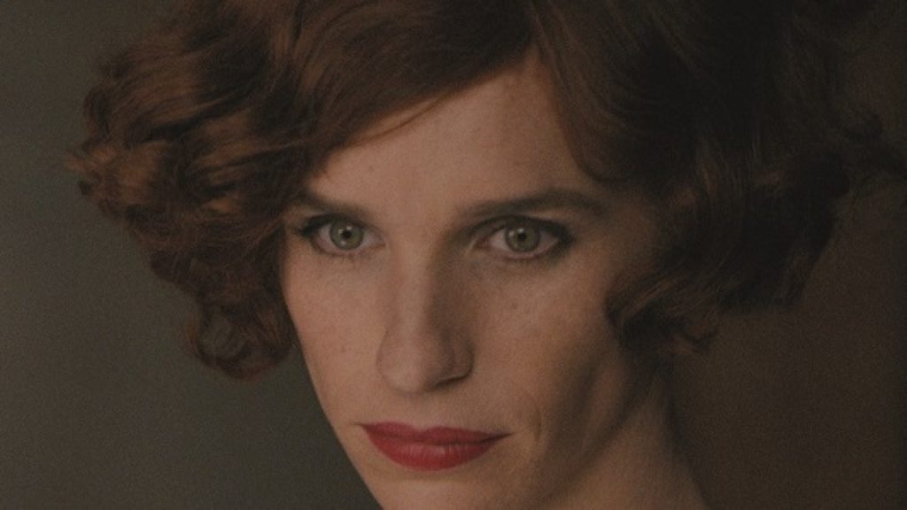 Eddie Redmayne in una scena del film The Danish Girl