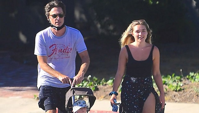 Florence Pugh & Zach Braff 640x365