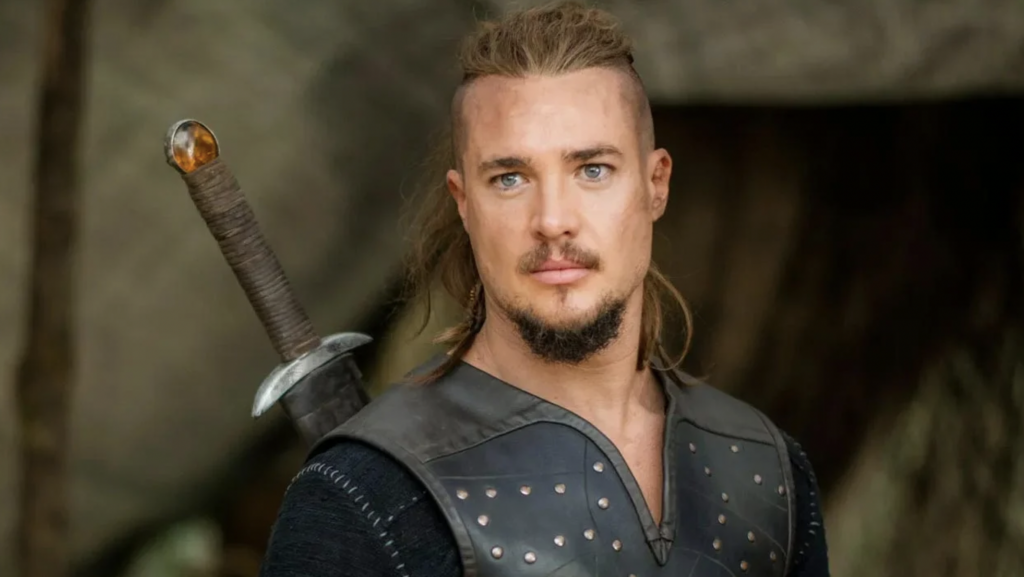 nell'immagine Alexander Dreymon, protagonista di The Last Kingdom