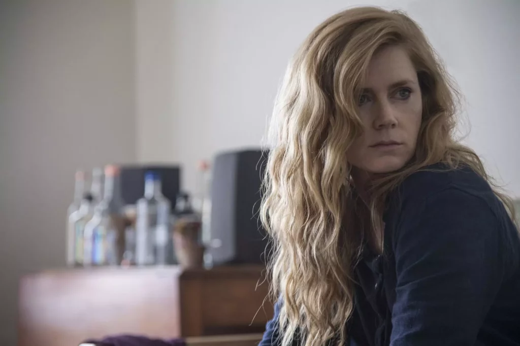 La protagonista di sharp objects in azione 