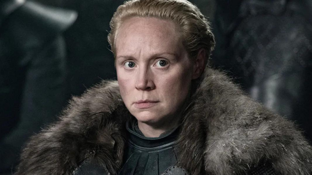 Primo piano di Brienne di Tarth, "vittima" di una delle scene improvvisate di GOT