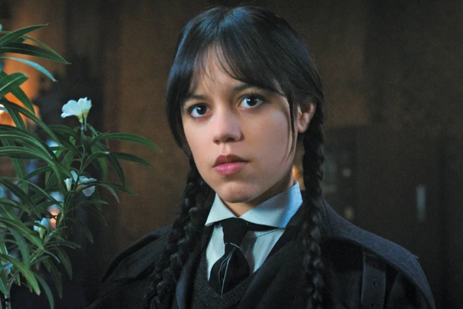 Jenna Ortega in una scena di una delle serie tv di maggiore successo di Netflix, Mercoledì