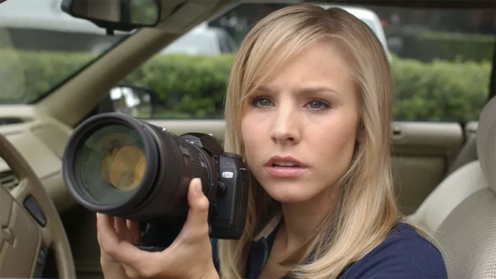 Veronica Mars in un'immagine della Serie Tv omonima