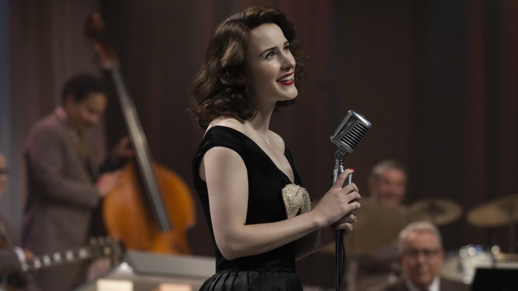 Rachel Brosnahan in The Marvelous Mrs. Maisel, tra le Serie Tv Amazon Prime video