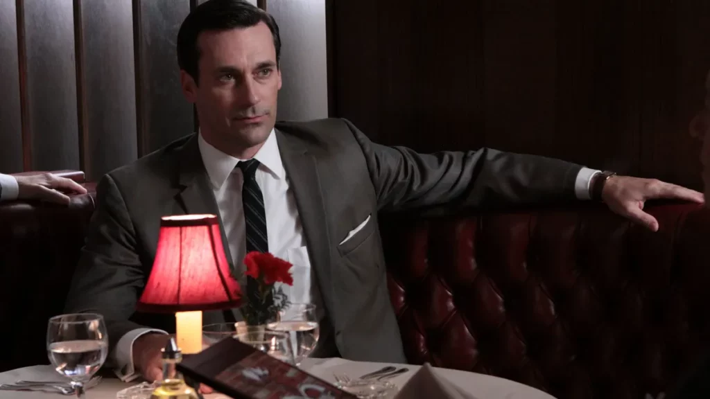 Don Draper seduto a cena in Mad Men, tra le migliori serie tv di sempre