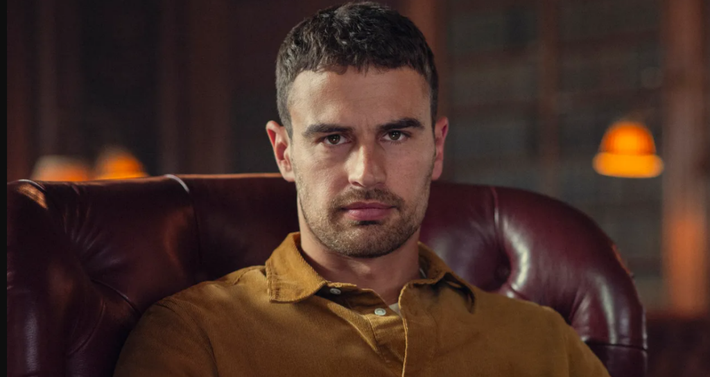 Theo James in una scena di the gentlemen, una delle migliori Serie Tv Netflix del 2024