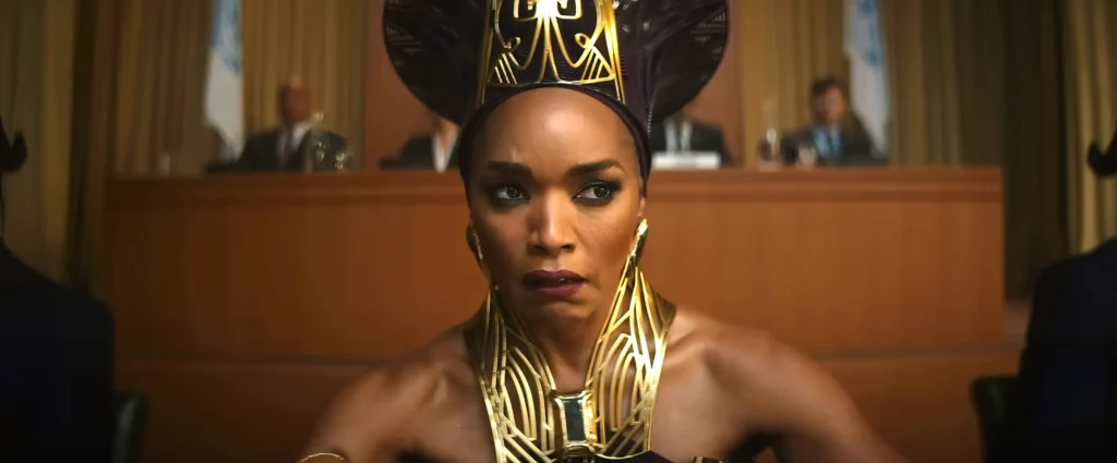 Angela Basset in Black Panther attori di supereroi (640x360)