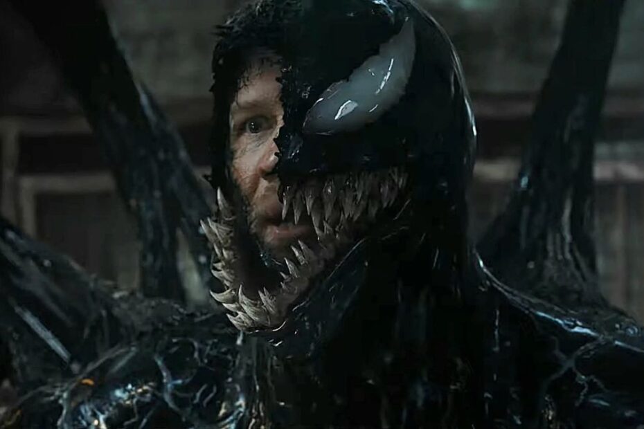 La trasformazione a metà di Eddie Brock in Venom in un passaggio di Venom: The Last Dance