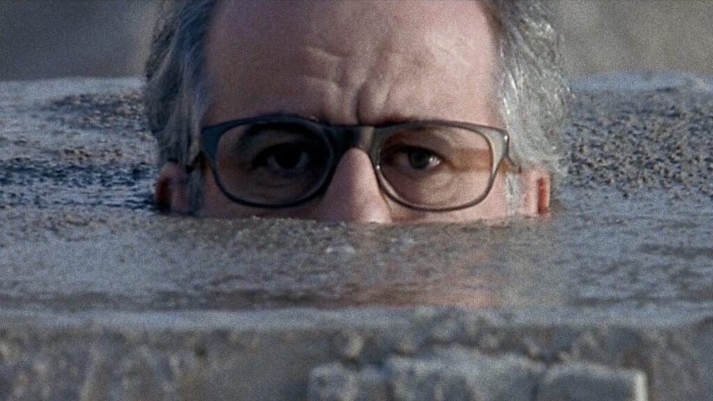 Tony Servillo in una scena de Le Conseguenze dell'Amore, tra i Migliori Film di Paolo Sorrentino