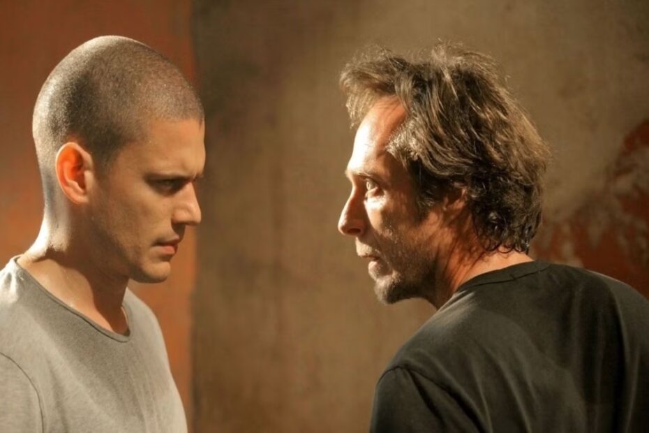 Un'immagine di Alexander Mahone e Micheal Scofield in Prison Break