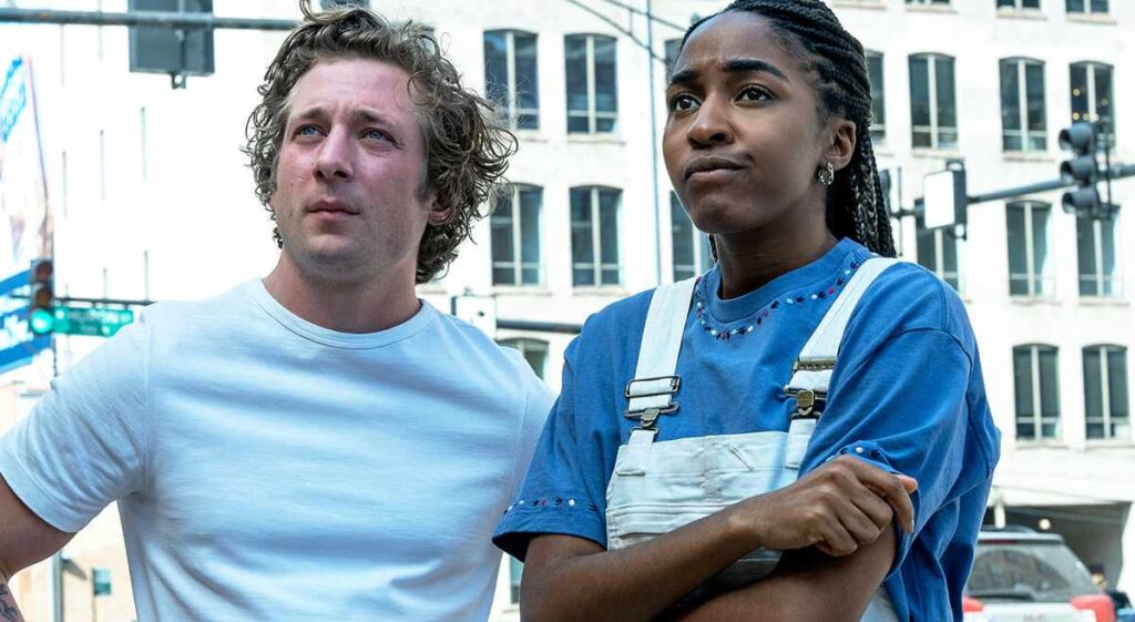 Jeremy Allen White e Ayo Edebiri in una scena di The Bear, una tra le Migliori Serie Tv Comedy del 2024