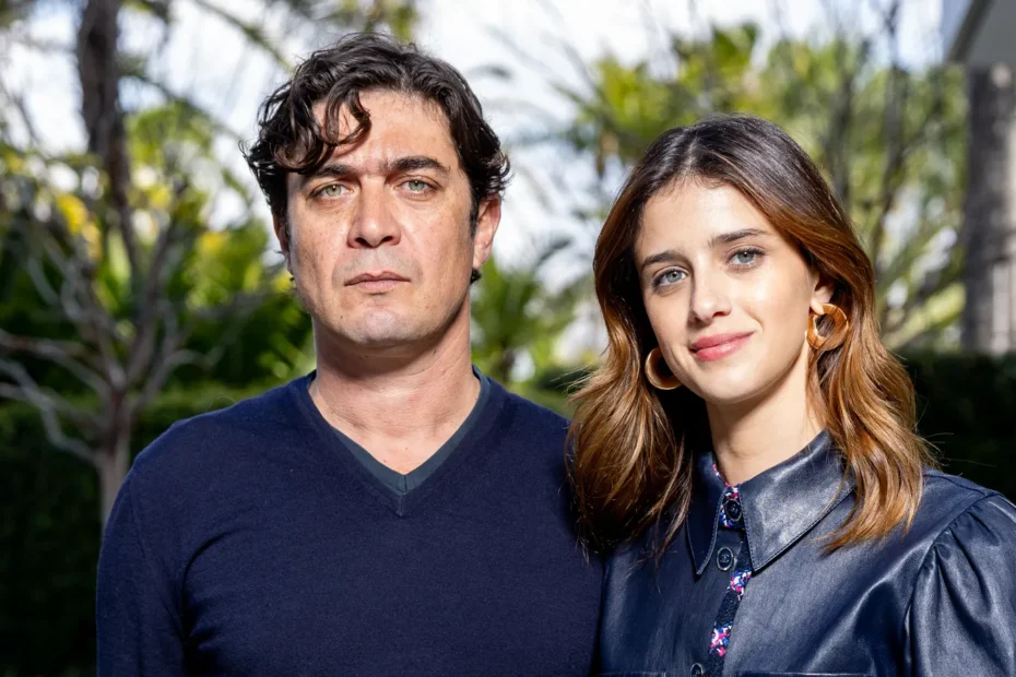 Una foto di Benedetta Porcaroli e Riccardo Scamarcio