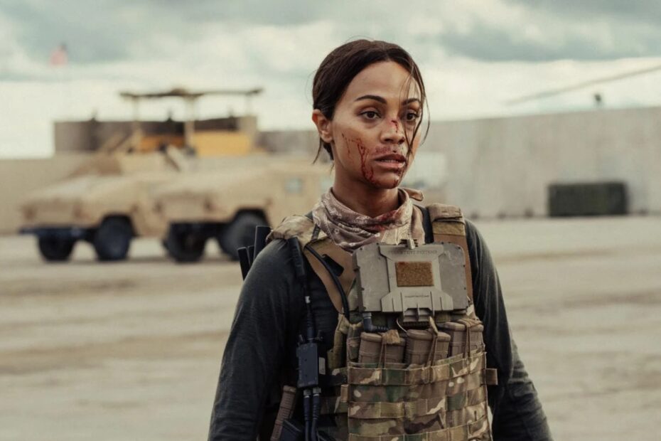 Zoe Saldana appena uscita da un'azione di guerra in Lioness 2