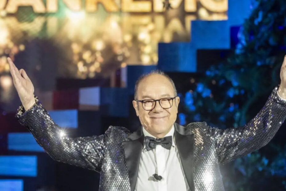 Carlo Verdone conduce Sanremo in una scena di Vita da Carlo 3