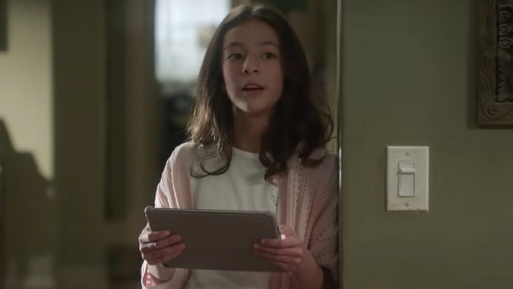 Lily Tucker-Pritchett in una scena di Modern Family