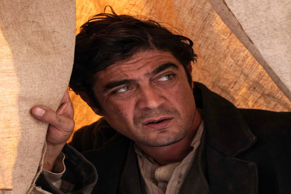 Riccardo Scamarcio in una scena di Modì nel film ispirato alla vita di Amedeo Modigliani