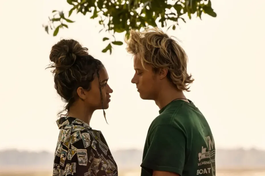 JJ e Kiara in una scena di Outer Banks 3