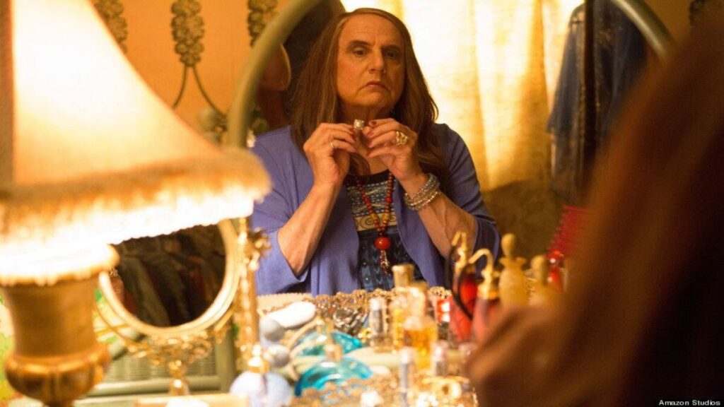 Jeffrey Tambor in una scena di Transparent, tra le Serie Tv da vedere su Amazon prime Video