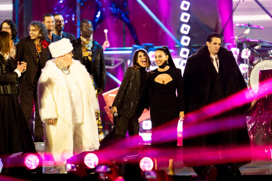 i giudici di x factor 2024 in piazza del plebiscito a napoli per la finale - Immagini concesse da Sky Italia