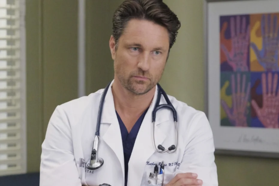 In foto Martin Henderson nei panni del dottor Nathan Riggs