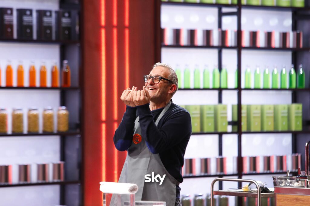 Grembiule grigio ai live cooking di MasterChef 14 - Immagini concesse da Sky Italia