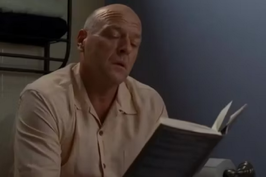 Un'immagine di Hank Schrader in una famosissima puntata di Breaking Bad