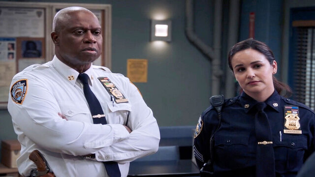 Andre Braugher e Melissa Fumero in una scena di Brooklyn Nine-Nine