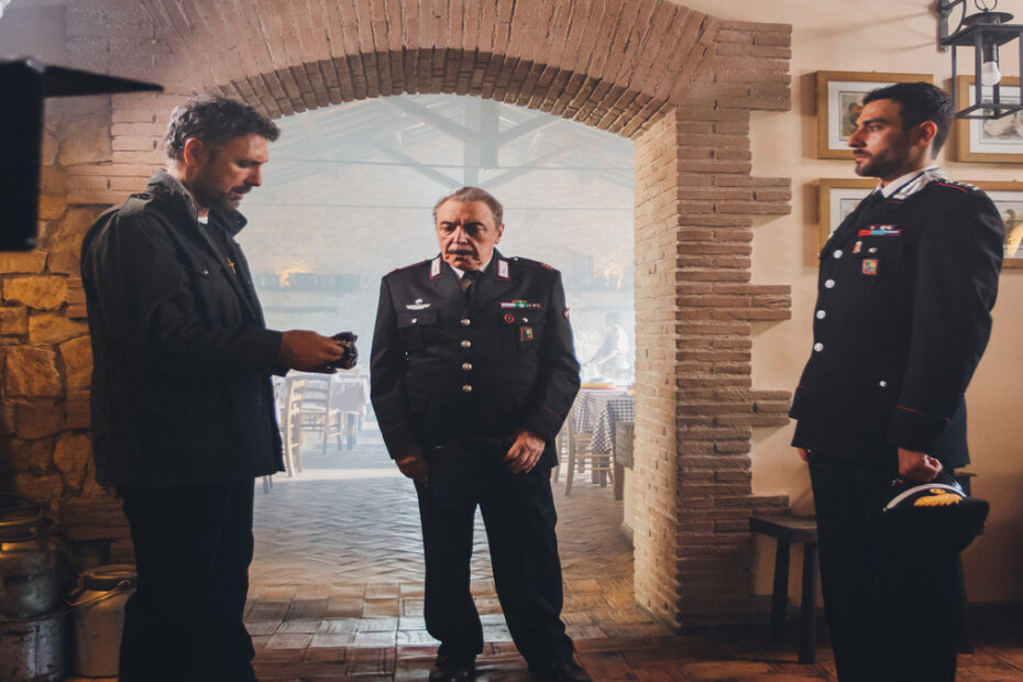 Don Massimo, il maresciallo Cecchini e Diego Martini in una scena di Don Matteo 14