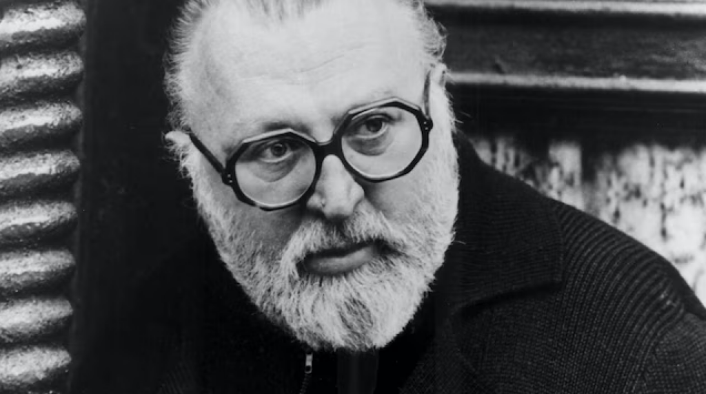 Sergio Leone in una foto in bianco e nero