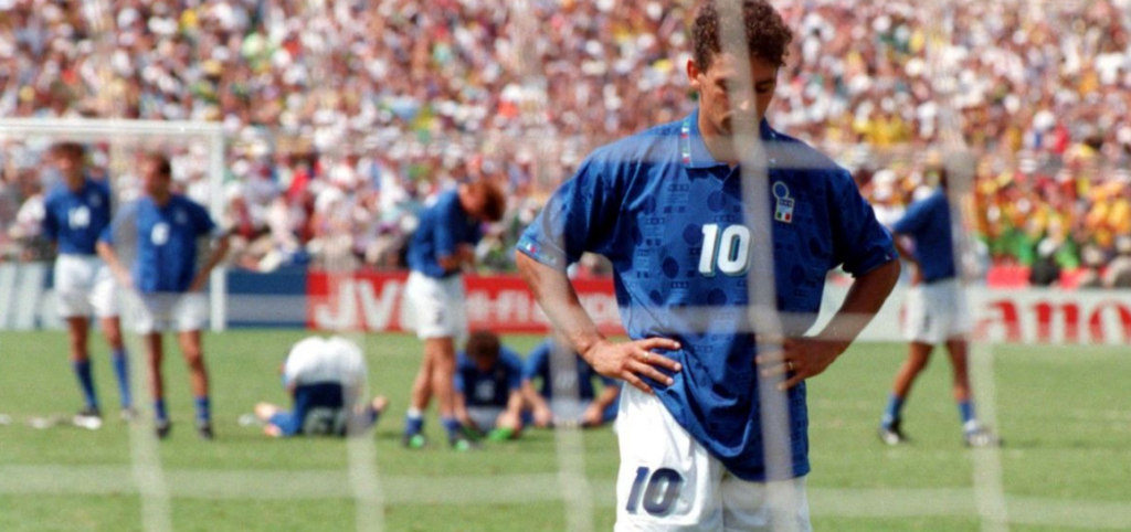 Roberto Baggio sbaglia il rigore decisivo e perde i Mondiali del 1994