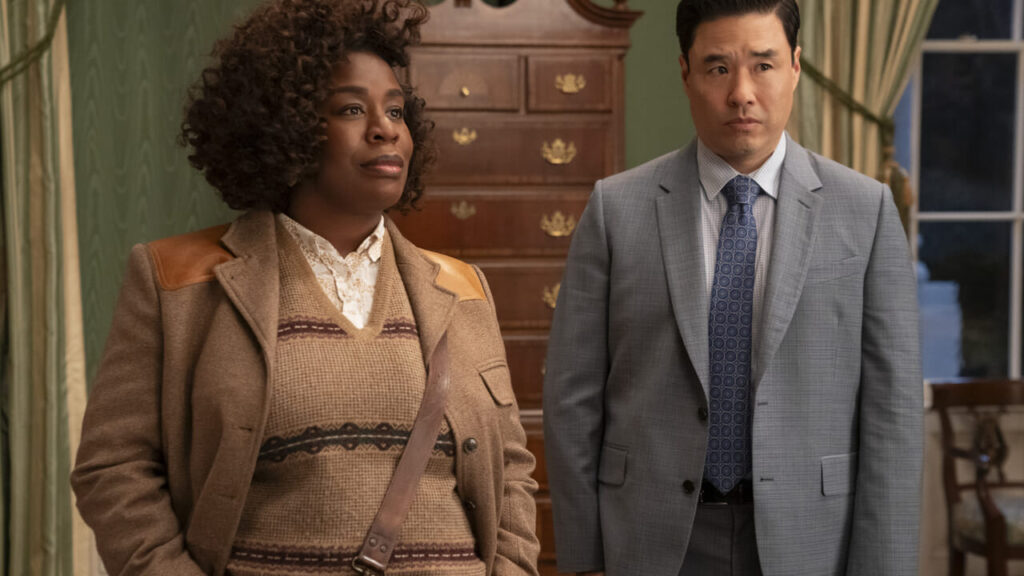 Uzo Aduba e Randall Park in una scena di The Residence, tra le Serie Tv più attese del 2025