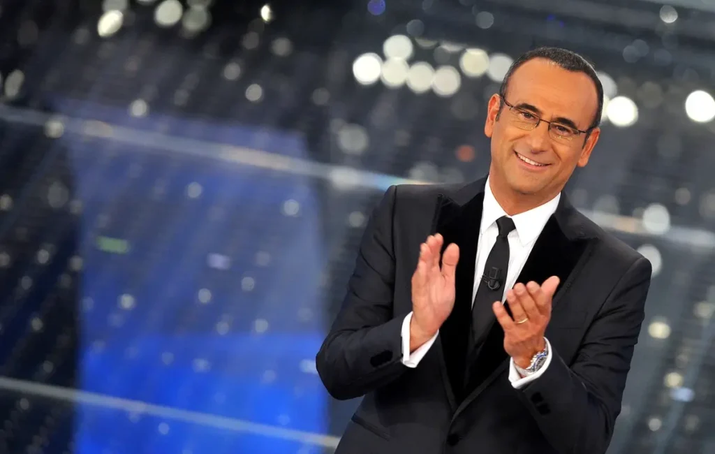 Carlo Conti in un'immagine di Sanremo 2025