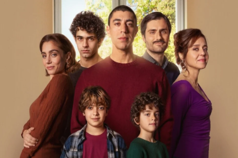 In foto i protagonisti della serie tv Storia della mia famiglia