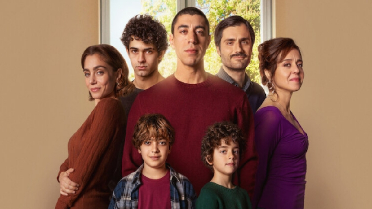 In foto i protagonisti della serie tv Storia della mia famiglia