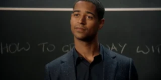 Alfred Enoch in una scena di How to get away with Murder