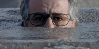 Tony Servillo in una scena de Le Conseguenze dell'Amore, tra i Migliori Film di Paolo Sorrentino