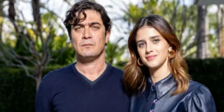 Una foto di Benedetta Porcaroli e Riccardo Scamarcio