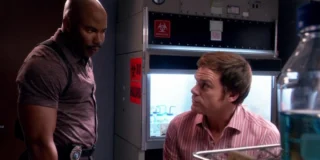 dexter e doakes che si fissano negli occhi