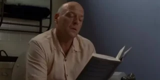 Un'immagine di Hank Schrader in una famosissima puntata di Breaking Bad